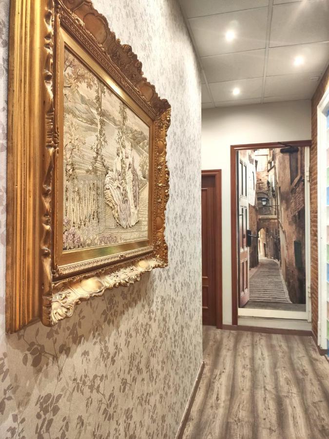 Hostal Orleans Барселона Экстерьер фото