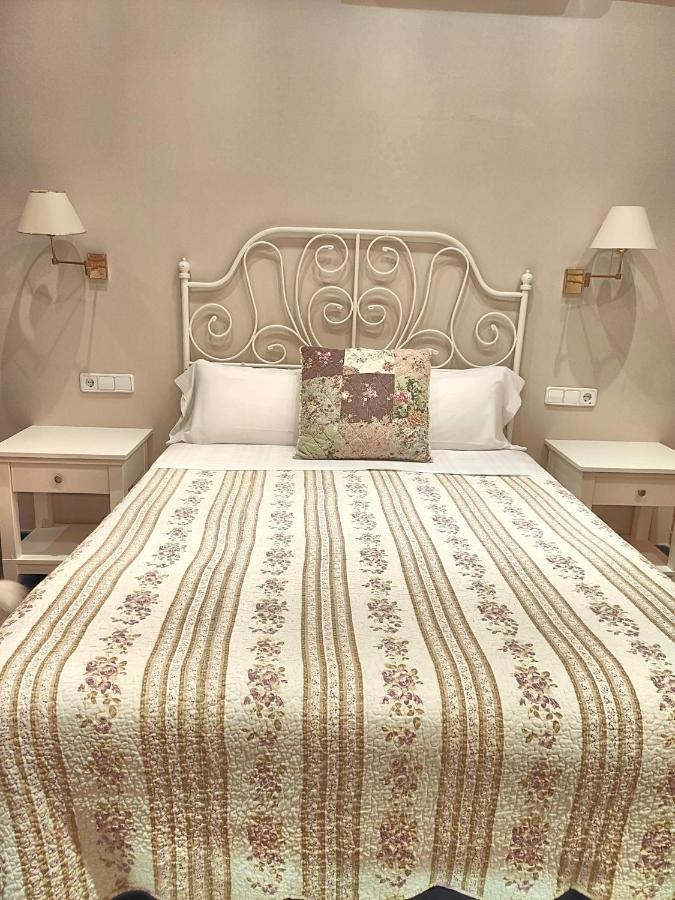 Hostal Orleans Барселона Экстерьер фото
