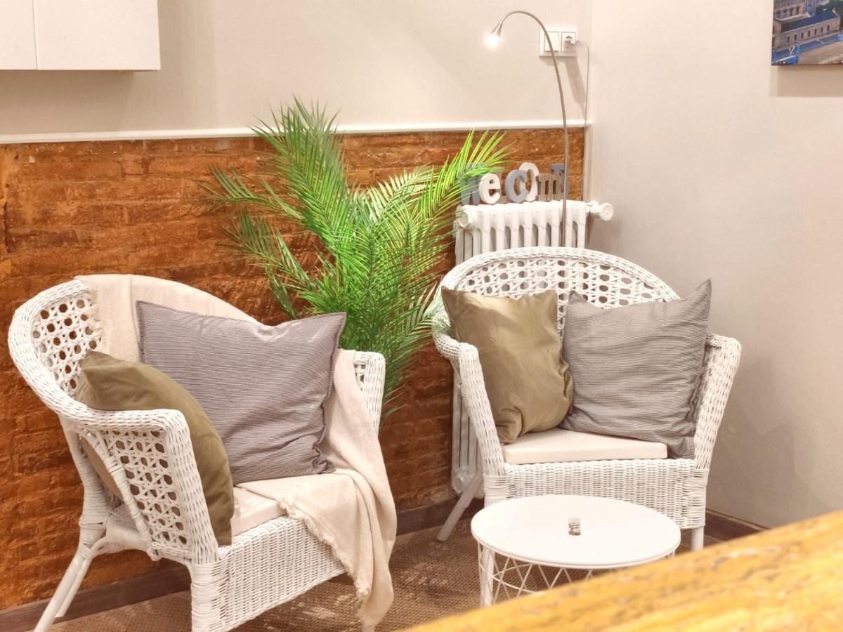 Hostal Orleans Барселона Экстерьер фото