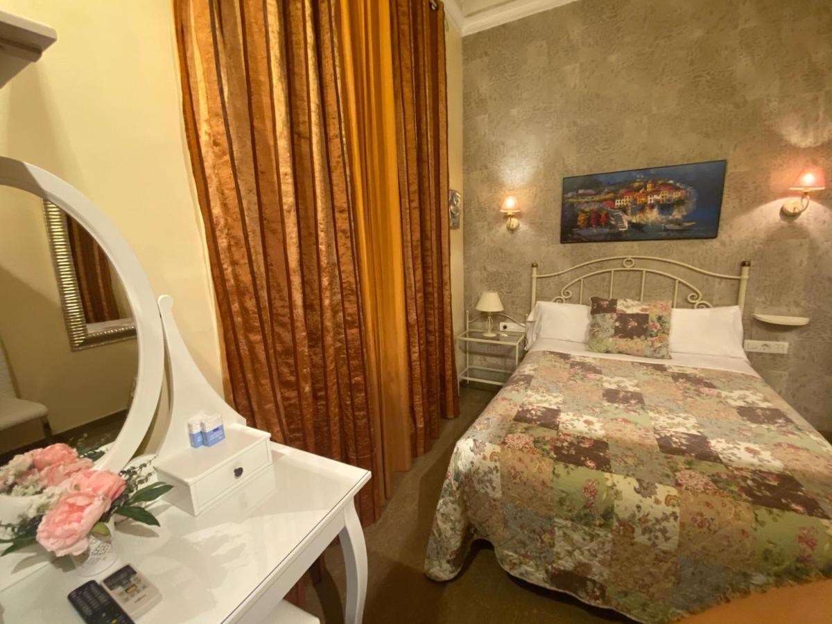 Hostal Orleans Барселона Экстерьер фото