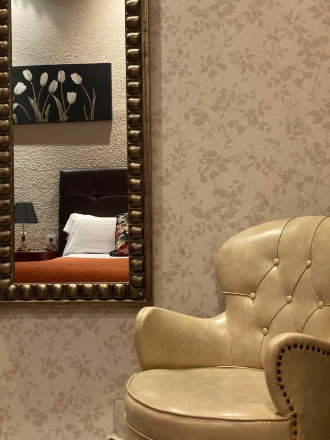 Hostal Orleans Барселона Экстерьер фото