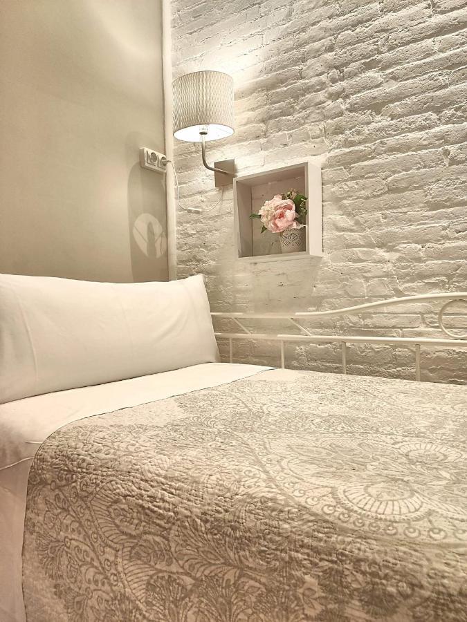 Hostal Orleans Барселона Экстерьер фото