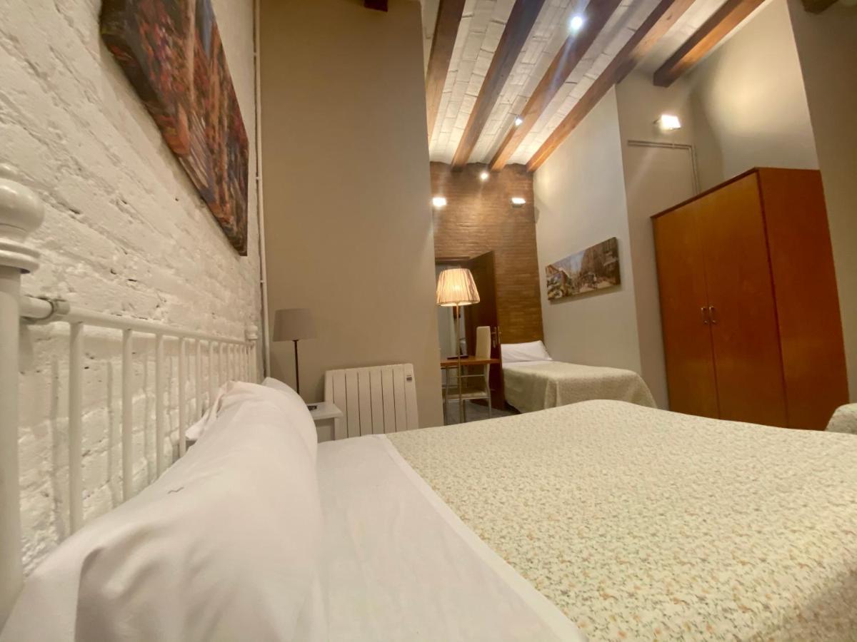 Hostal Orleans Барселона Экстерьер фото