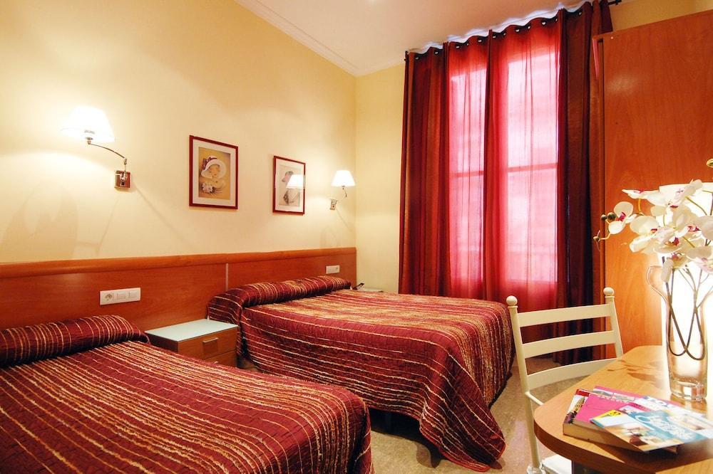 Hostal Orleans Барселона Экстерьер фото