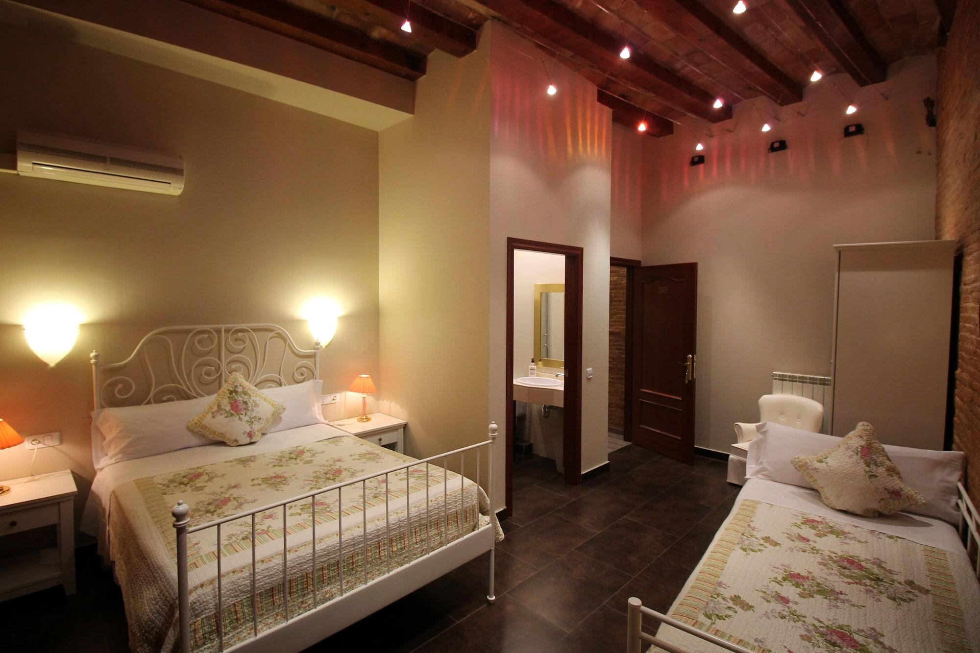 Hostal Orleans Барселона Экстерьер фото