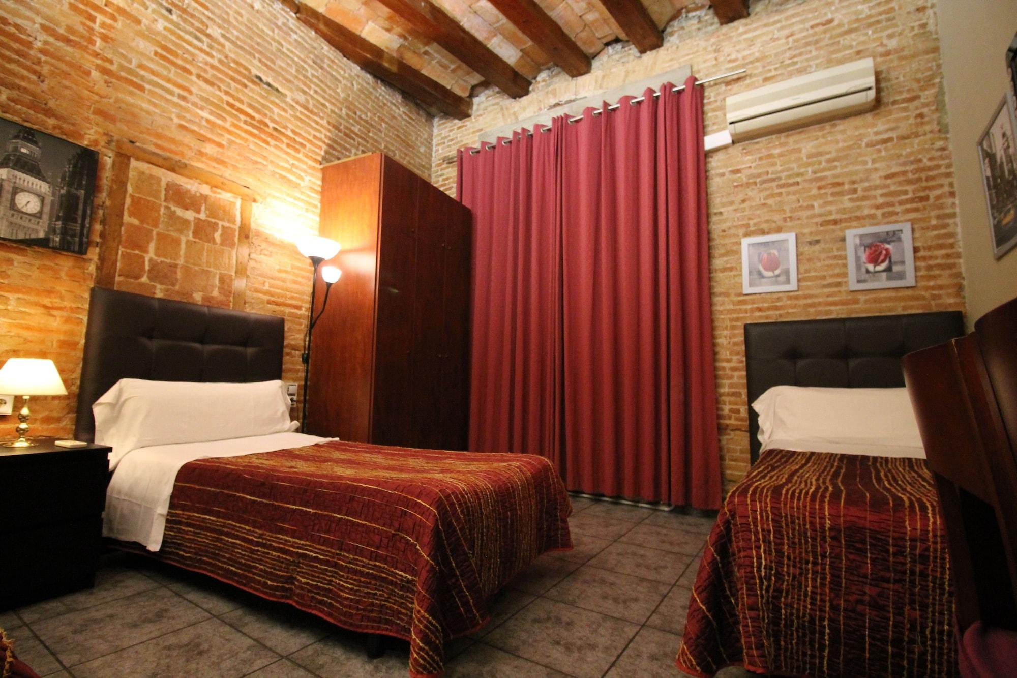 Hostal Orleans Барселона Экстерьер фото