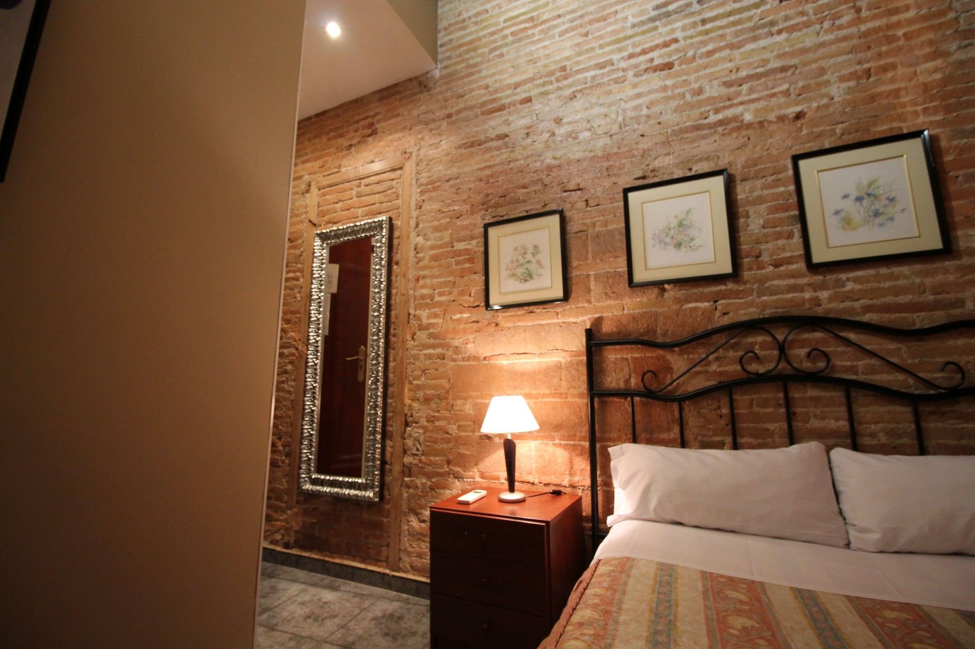 Hostal Orleans Барселона Экстерьер фото