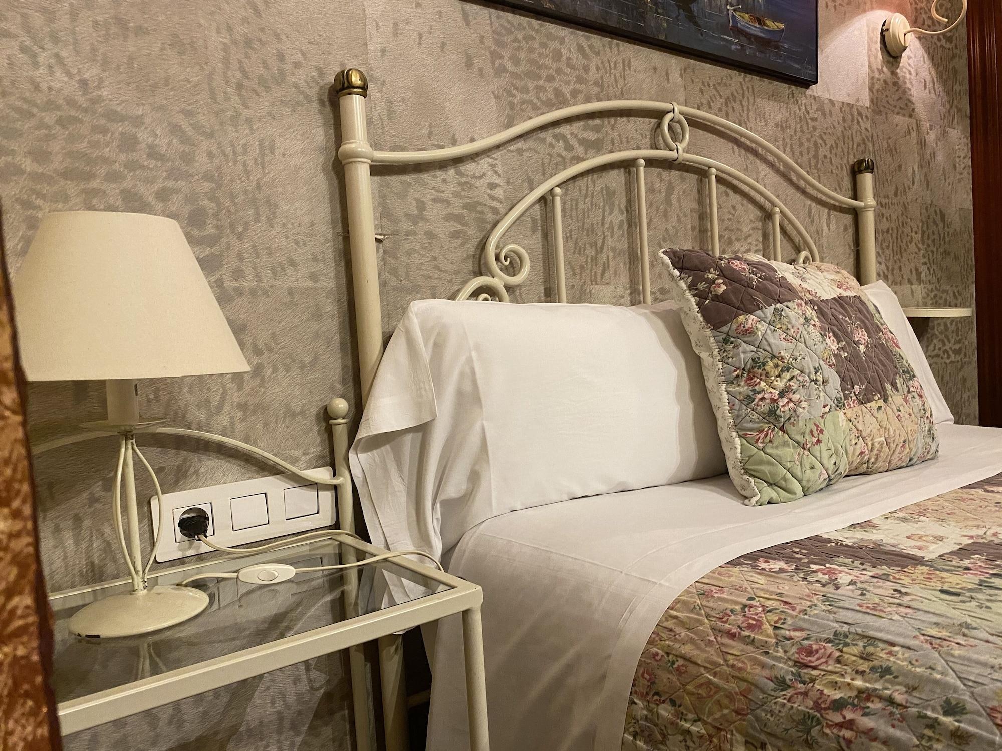 Hostal Orleans Барселона Экстерьер фото