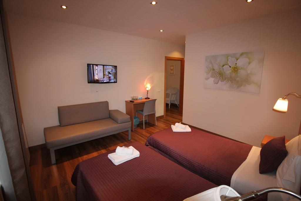 Hostal Orleans Барселона Экстерьер фото
