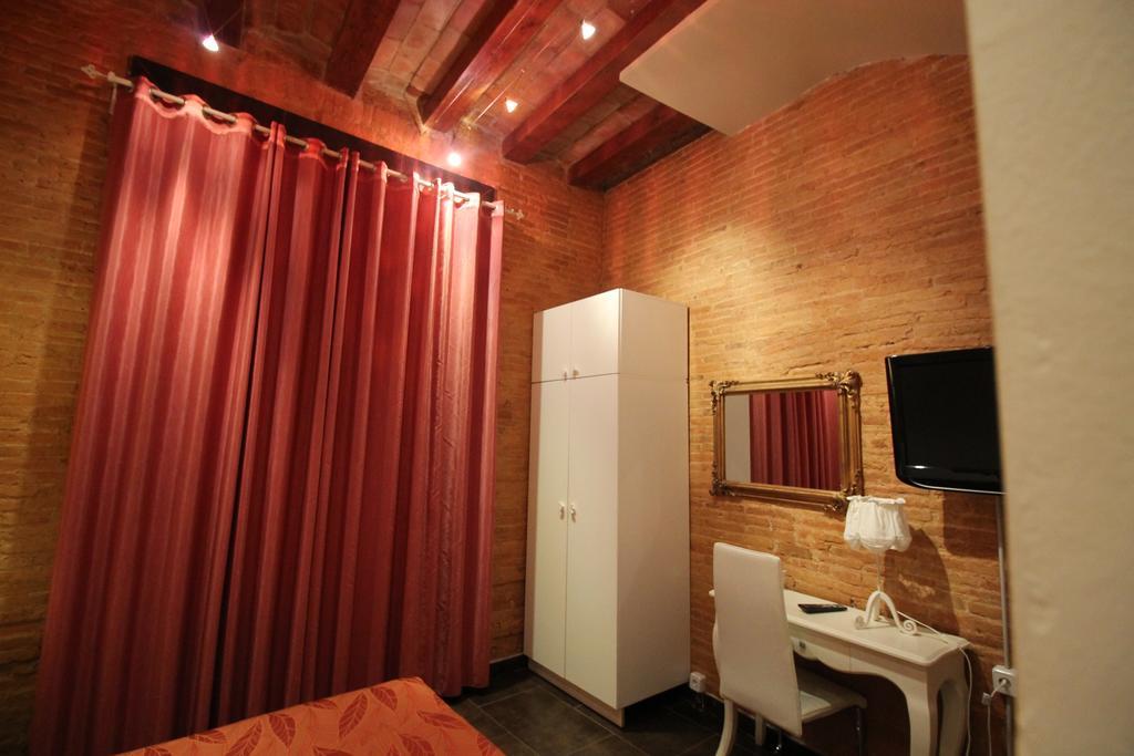 Hostal Orleans Барселона Экстерьер фото