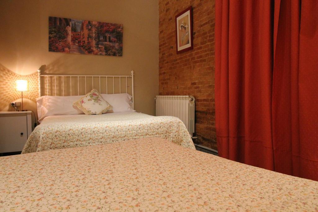 Hostal Orleans Барселона Экстерьер фото