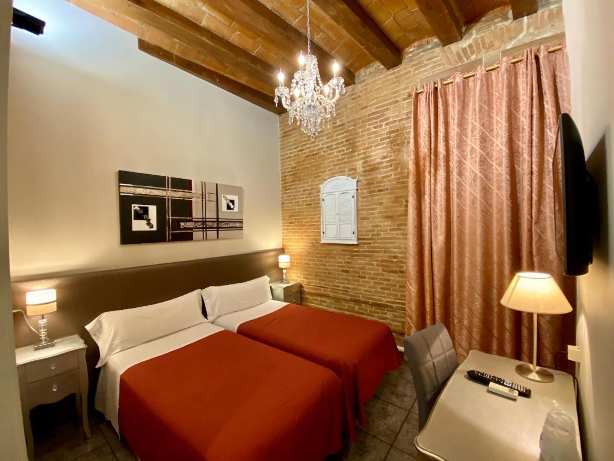 Hostal Orleans Барселона Экстерьер фото